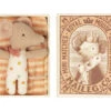 Maileg Knuffelmuis Baby Girl Sleepy/Wakey In Luciferdoosje 8 Cm